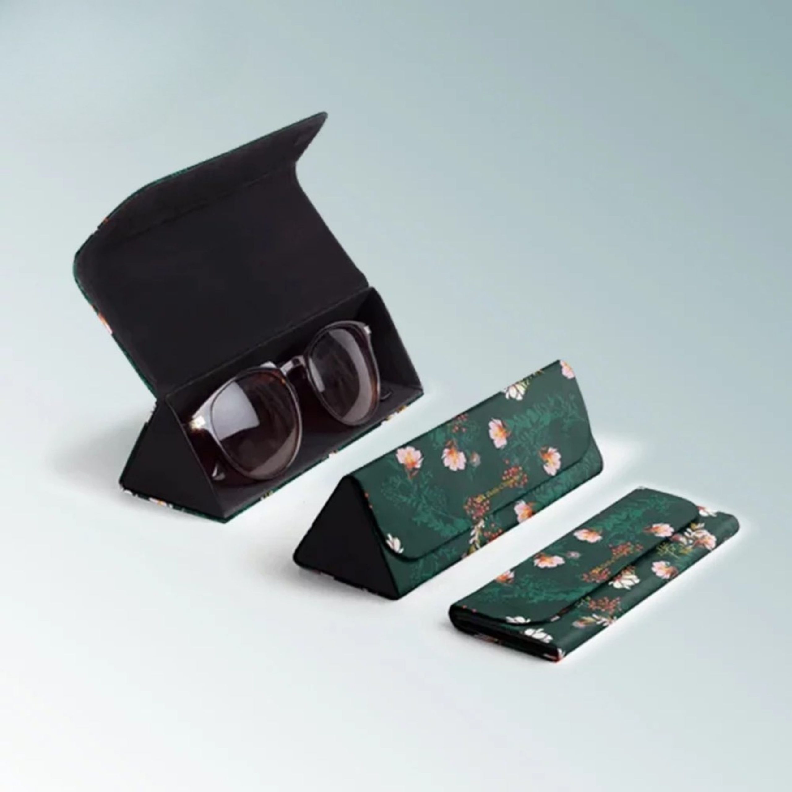 Custom Rigid Sunglasses Packaging Boxes: Benefits, Design & Expert Insights